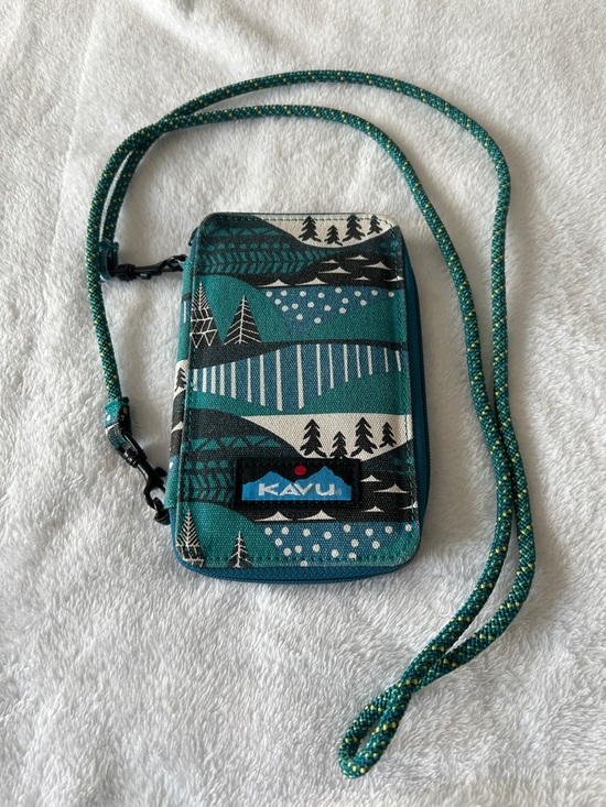 Kavu Handbags - Kavu Teal and Black Patterned Crossbody wallet